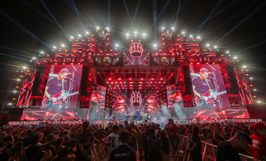 O cantor Eduardo Costa