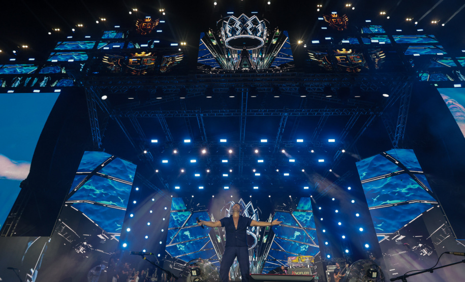 O cantor Eduardo Costa