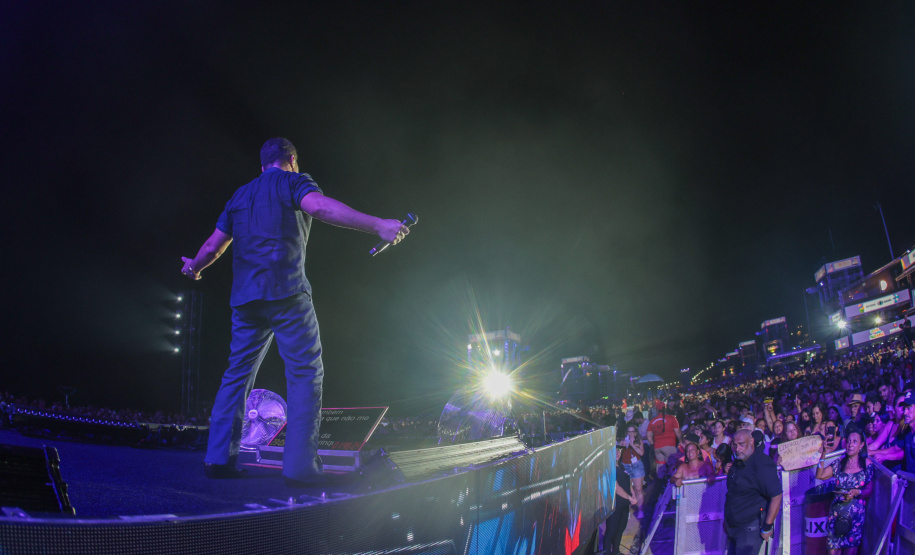 O cantor Eduardo Costa