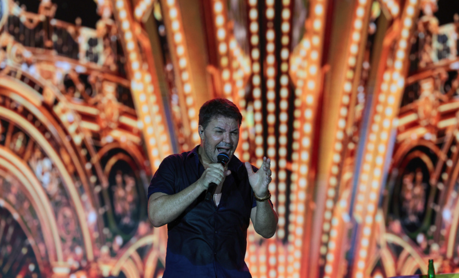 O cantor Eduardo Costa