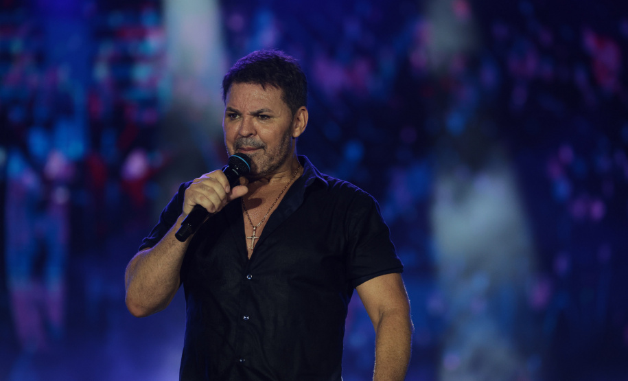 O cantor Eduardo Costa