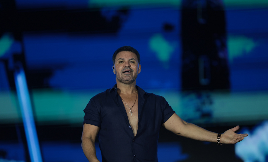 O cantor Eduardo Costa