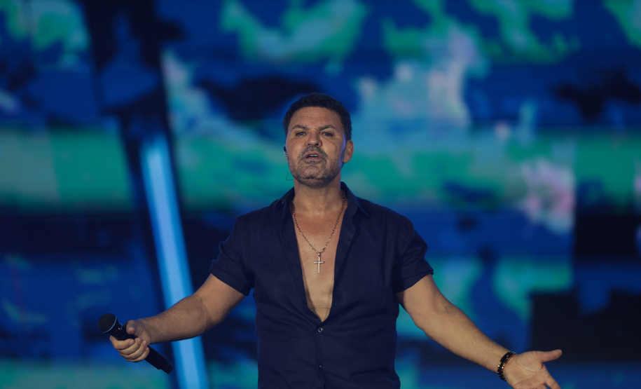 O cantor Eduardo Costa