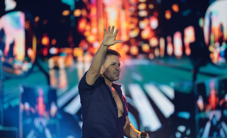 O cantor Eduardo Costa