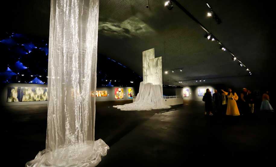 Última semana da exposição “Através”, da artista Mariana Palma