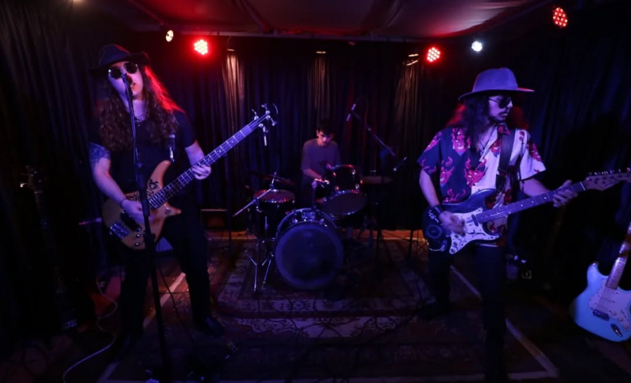 Palcos Sunset do Verão Maior Paraná têm shows gratuitos de terça a sábado em janeiro, confira a agenda da semana