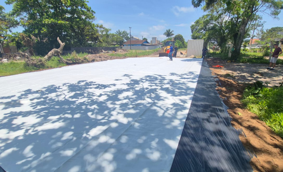 Em um dia, Sanepar instala reservatório para mais 250 mil litros d’água em Pontal do Paraná