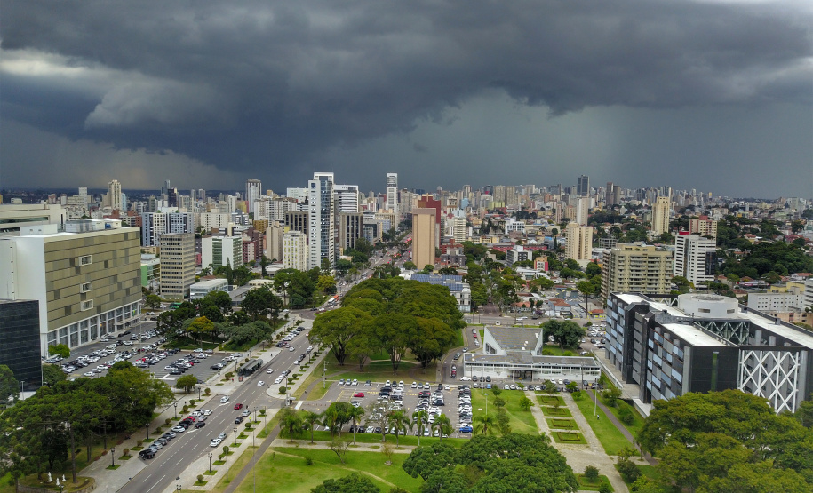 SEMANA DE CHUVA TERÁ TEMPERATURAS MAIS AMENAS NO PARANÁ