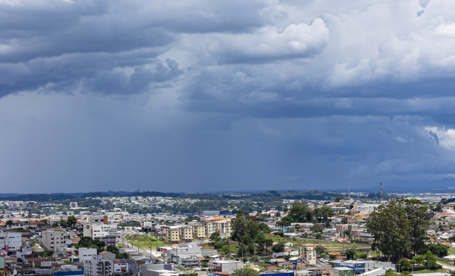 SIMEPAR - COM FIM DO FENÔMENO LA NIÑA, FEVEREIRO SEGUIRÁ COM TEMPO ABAFADO E CHUVAS DE VERÃO