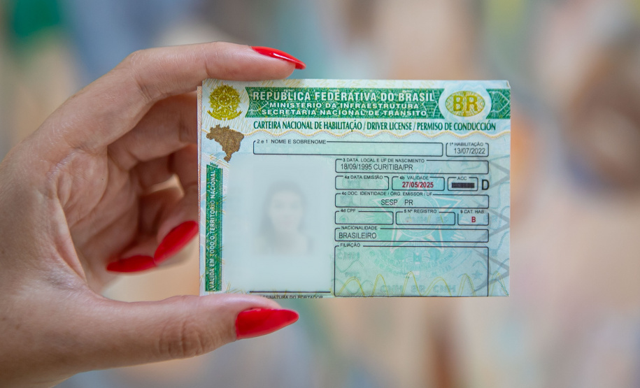 Mais de 22,4 mil paranaenses têm CNH renovada de forma gratuita no primeiro dia de implantação da renovação automática