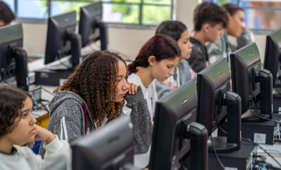 Seed-PR disponibiliza curso técnico de Inteligência Artificial para alunos da rede estadual