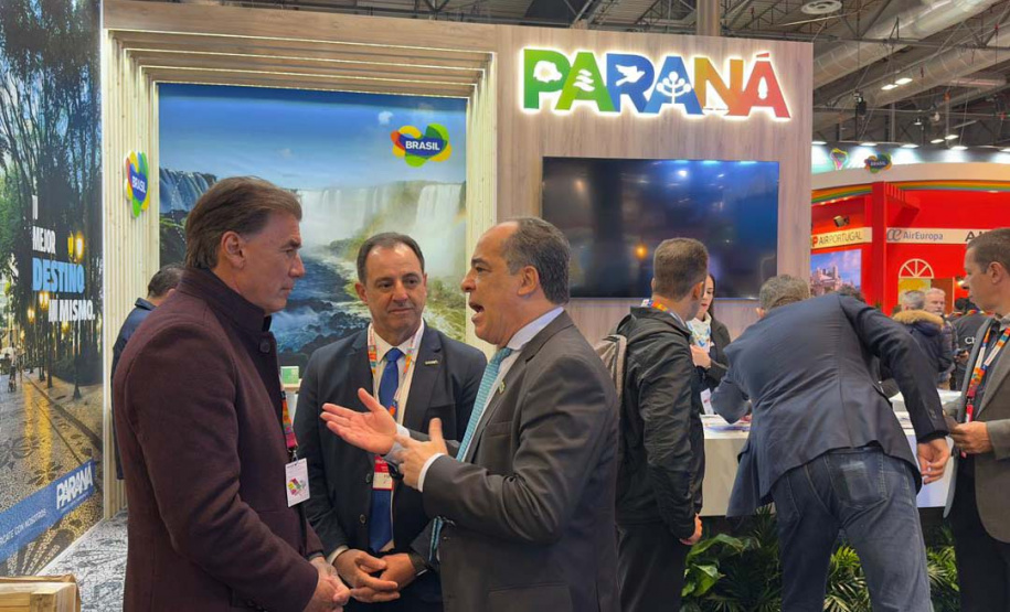 Destinos, serviços e gastronomia paranaense são destaques em feira de turismo na Espanha