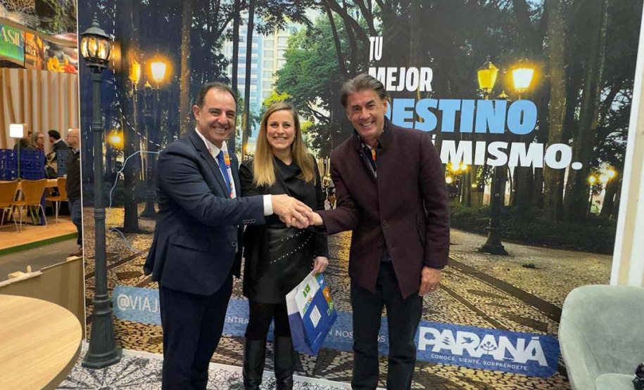 Destinos, serviços e gastronomia paranaense são destaques em feira de turismo na Espanha