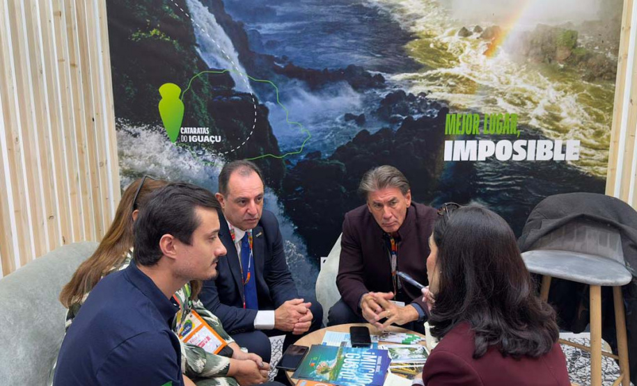 Destinos, serviços e gastronomia paranaense são destaques em feira de turismo na Espanha