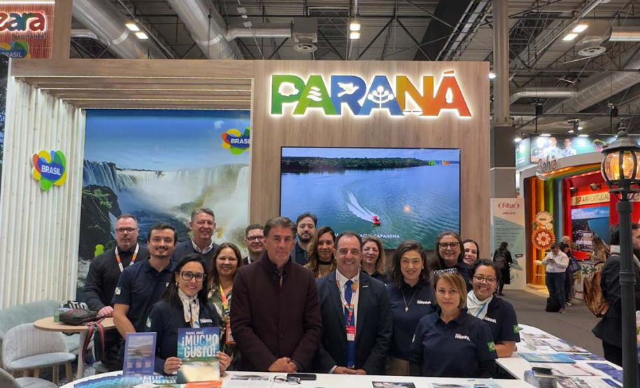 Destinos, serviços e gastronomia paranaense são destaques em feira de turismo na Espanha