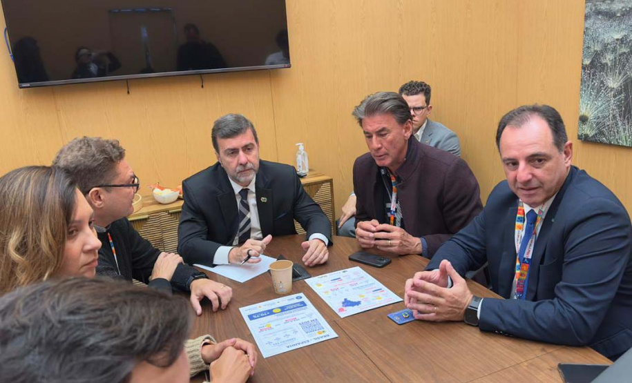 Destinos, serviços e gastronomia paranaense são destaques em feira de turismo na Espanha