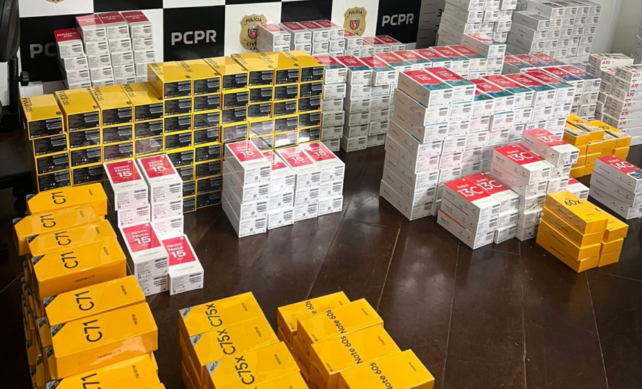 PCPR prende dois homens e apreende 1,6 mil celulares sem procedência em Curitiba