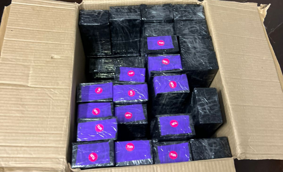 PCPR prende dois homens e apreende 1,6 mil celulares sem procedência em Curitiba