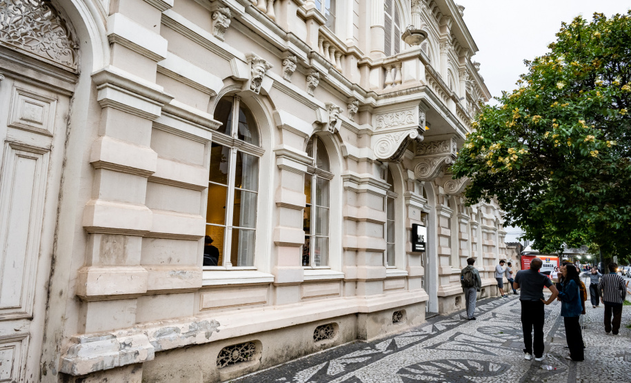 SEEC - Programação de fevereiro no MIS-PR conta com visita guiada noturna e encontro com carnavalescos