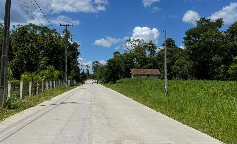 pavimentação em concreto da Estrada da América em Morretes.