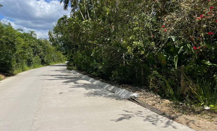 pavimentação em concreto da Estrada da América em Morretes.