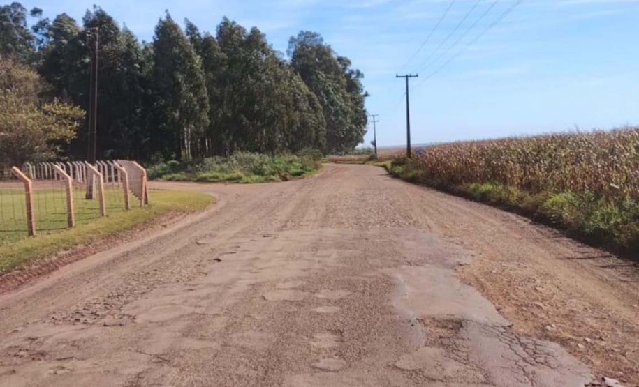 estrada ligando Mamborê ao distrito de Guarani,