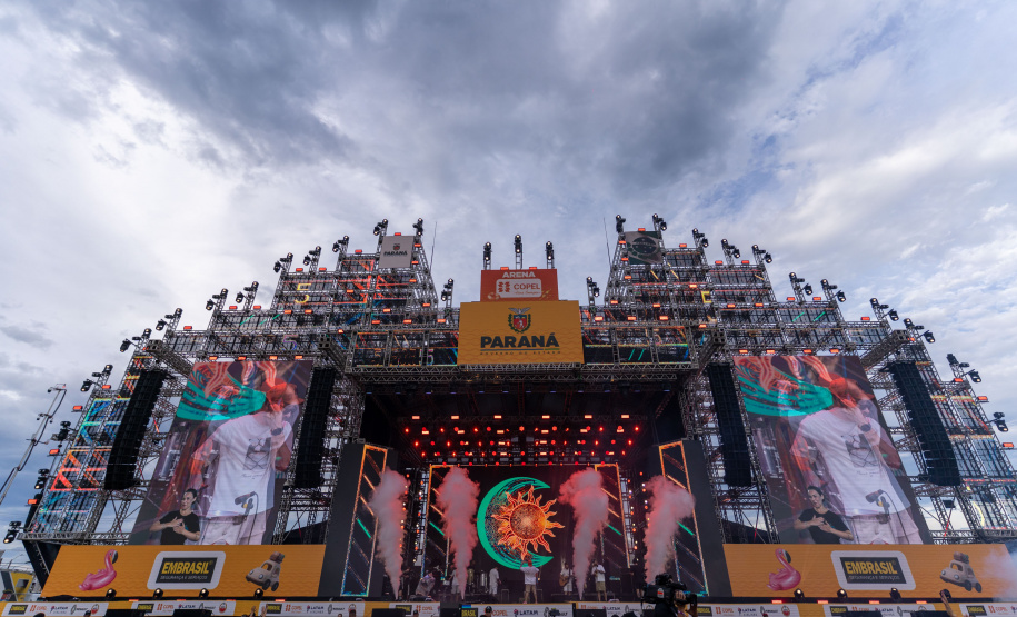 Jeito Moleque toca Cristiano Araújo e Charlie Brown Jr. em show do Verão Maior Paraná