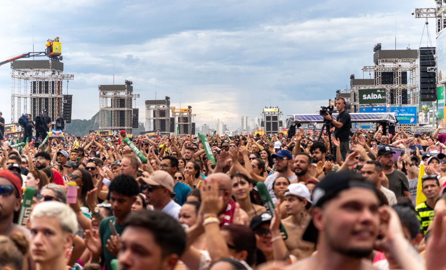 Jeito Moleque toca Cristiano Araújo e Charlie Brown Jr. em show do Verão Maior Paraná
