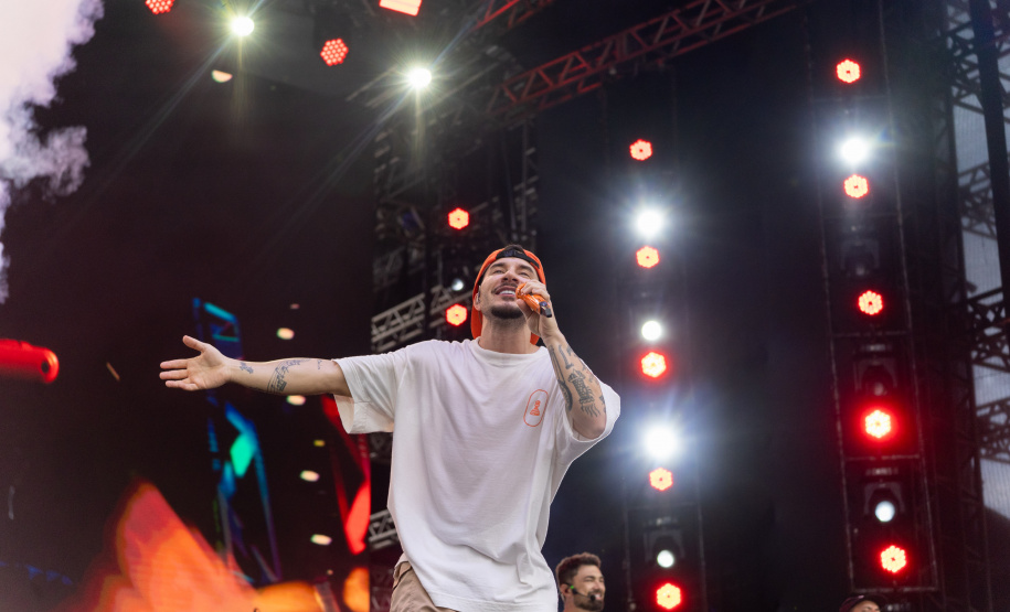 Jeito Moleque toca Cristiano Araújo e Charlie Brown Jr. em show do Verão Maior Paraná