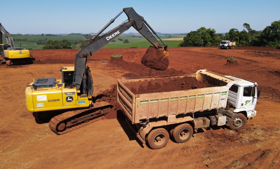 Com investimento de R$ 1,46 bilhão, Paraná amplia frota de máquinas nos municípios