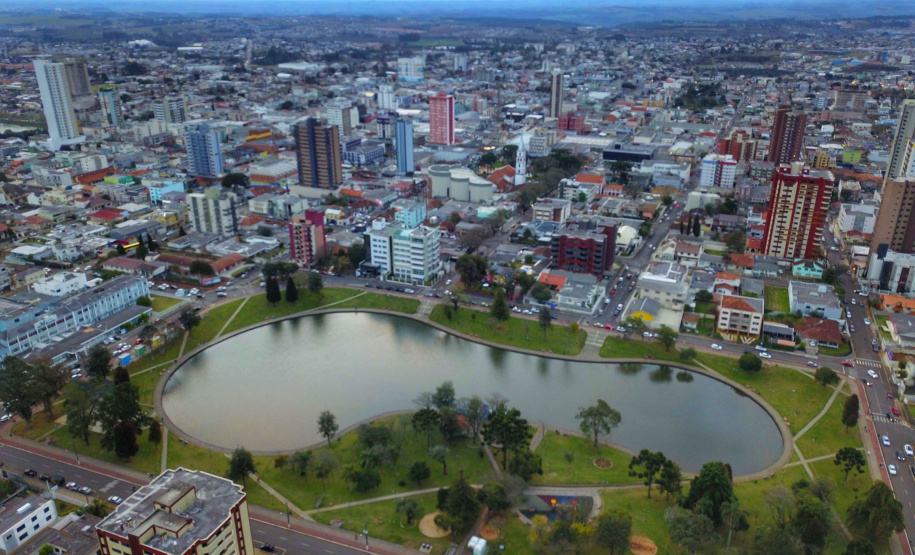 Turistas sobre rodas atravessam o continente e encerram expedição de 6,5 mil km em Curitiba