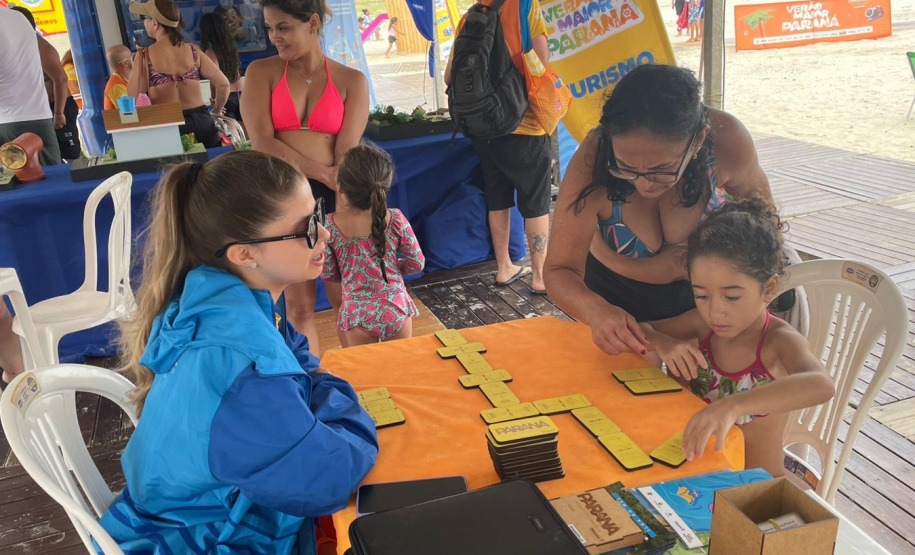 Posto de Atendimento de Caiobá amplia ações do Verão Maior e fortalece orientação turística aos veranistas