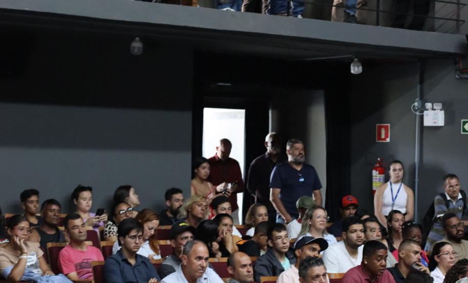 SETR - Mutirão Emprega Mais Curitiba oferece mais de 2 mil vagas e atende mais de mil pessoas na CIC