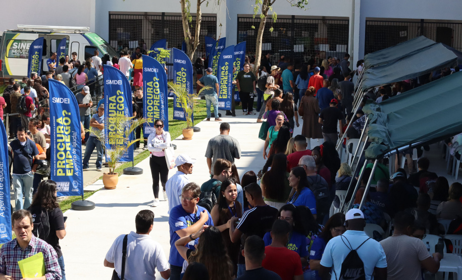 SETR - Mutirão Emprega Mais Curitiba oferece mais de 2 mil vagas e atende mais de mil pessoas na CIC