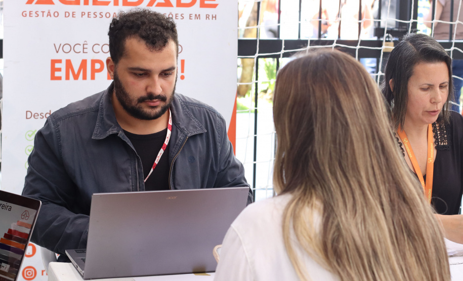 SETR - Mutirão Emprega Mais Curitiba oferece mais de 2 mil vagas e atende mais de mil pessoas na CIC