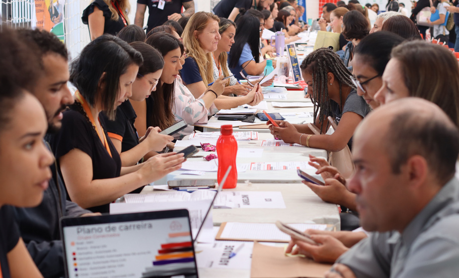 SETR - Mutirão Emprega Mais Curitiba oferece mais de 2 mil vagas e atende mais de mil pessoas na CIC