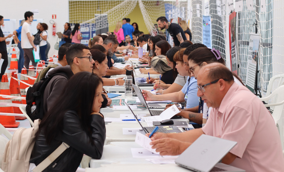 SETR - Mutirão Emprega Mais Curitiba oferece mais de 2 mil vagas e atende mais de mil pessoas na CIC