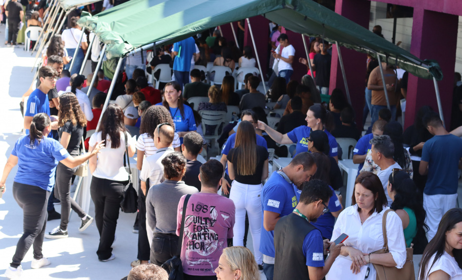 SETR - Mutirão Emprega Mais Curitiba oferece mais de 2 mil vagas e atende mais de mil pessoas na CIC