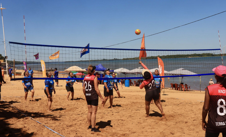 Porto São José reúne 140 idosos em torneio de vôlei adaptado do Verão Maior Paraná