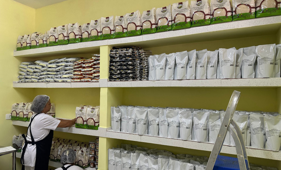 Colégios recebem primeira remessa de alimentos do ano com novidade da tecnologia ATM