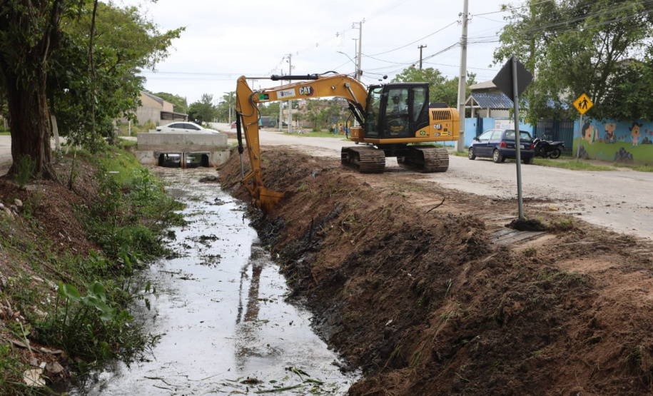Estado começa a limpar e desassorear 45 quilômetros de canais no Litoral do Paraná