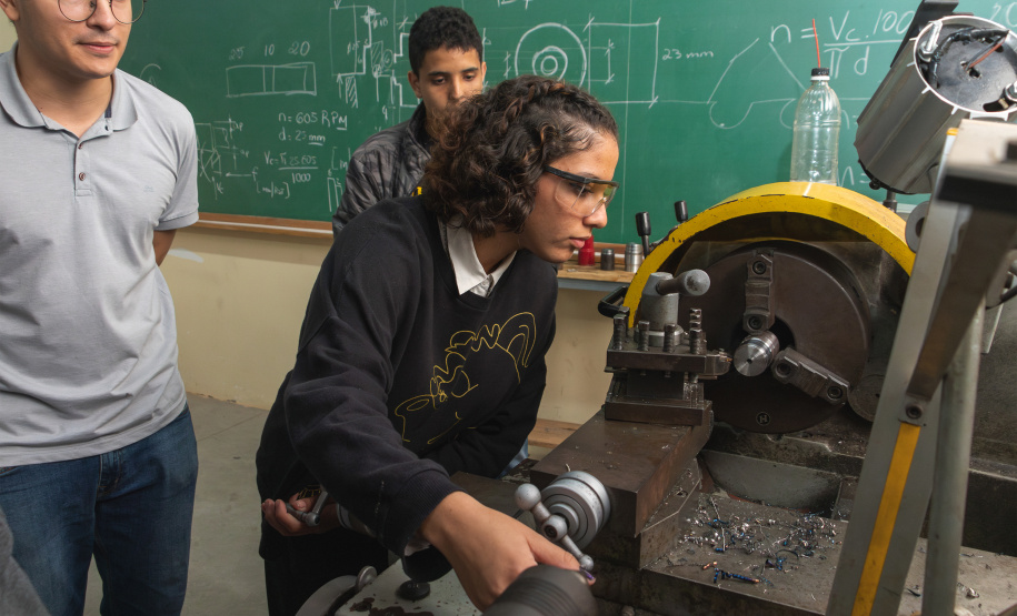 Educação profissional escolas estaduais reabrem matrículas para cursos técnicos no Paraná