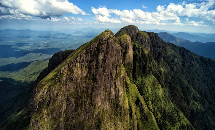 IAT restringe visitas ao Pico Paraná para ajudar nas buscas de jovem desaparecido