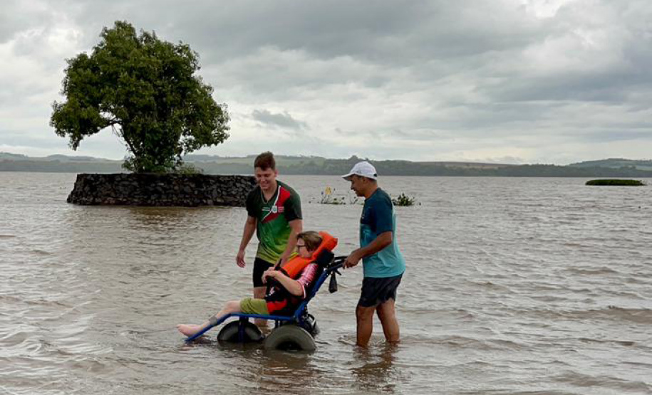 Praia Acessível supera 600 atendimentos nas duas primeiras semanas de Verão Maior
