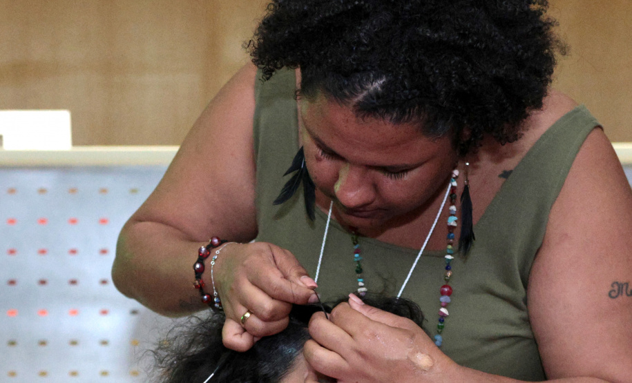 Verão Maior Paraná trancistas e artesãos valorizam diversidade com oficinas gratuitas