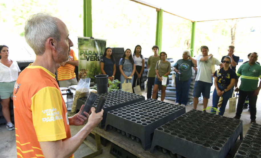 “Um dia no viveiro” mobiliza comunidade litorânea para a educação ambiental