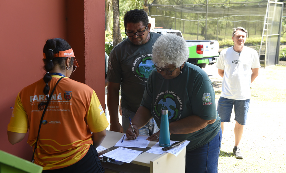 “Um dia no viveiro” mobiliza comunidade litorânea para a educação ambiental