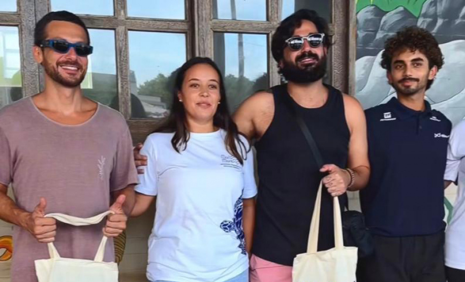 Pagodeiros curtem o dia no Litoral do Paraná antes de show no Verão Maior