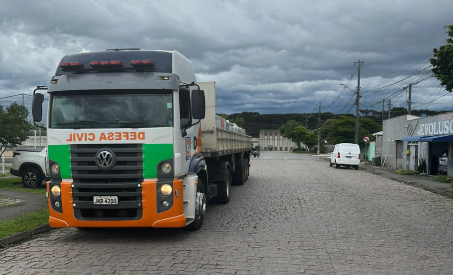 Defesa Civil - Mais 2 mil telhas para São José dos Pinhais