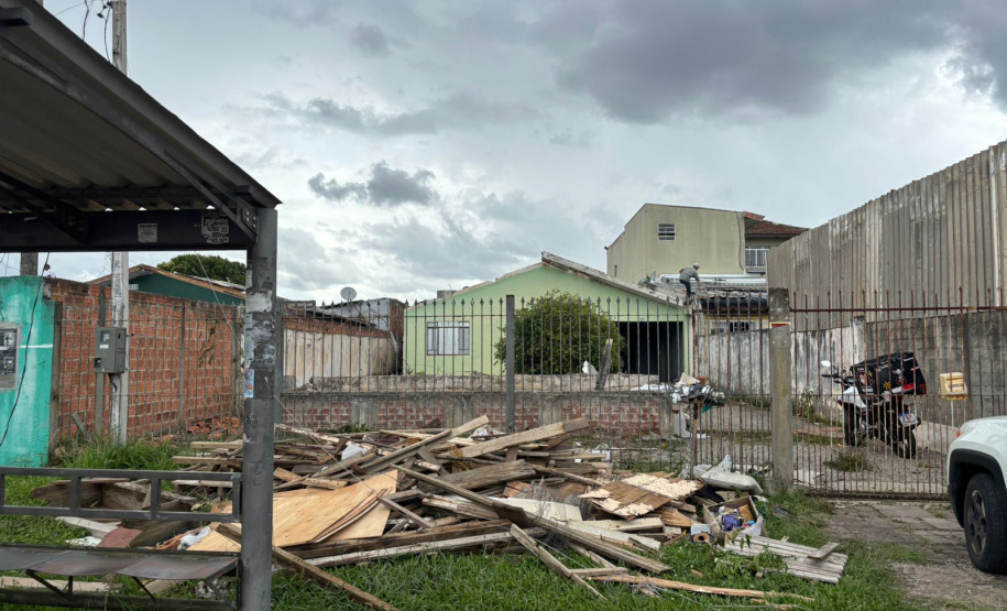 Defesa Civil - Mais 2 mil telhas para São José dos Pinhais